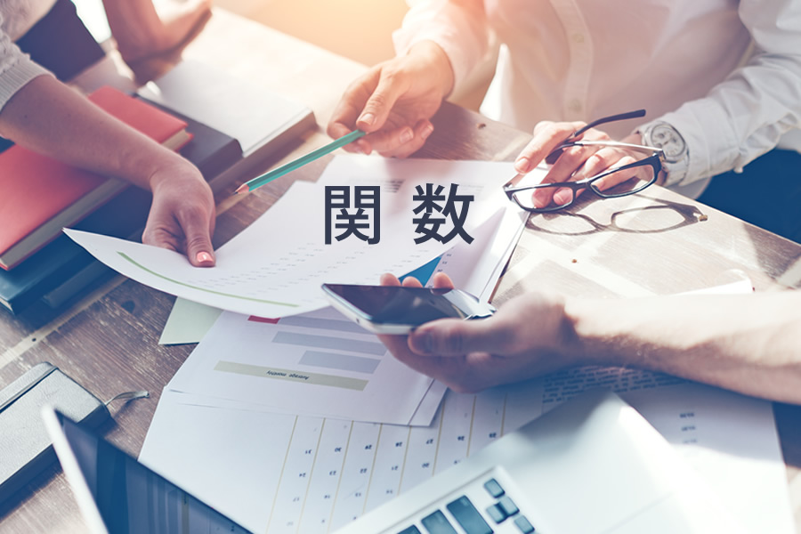 プログラミングしている男性